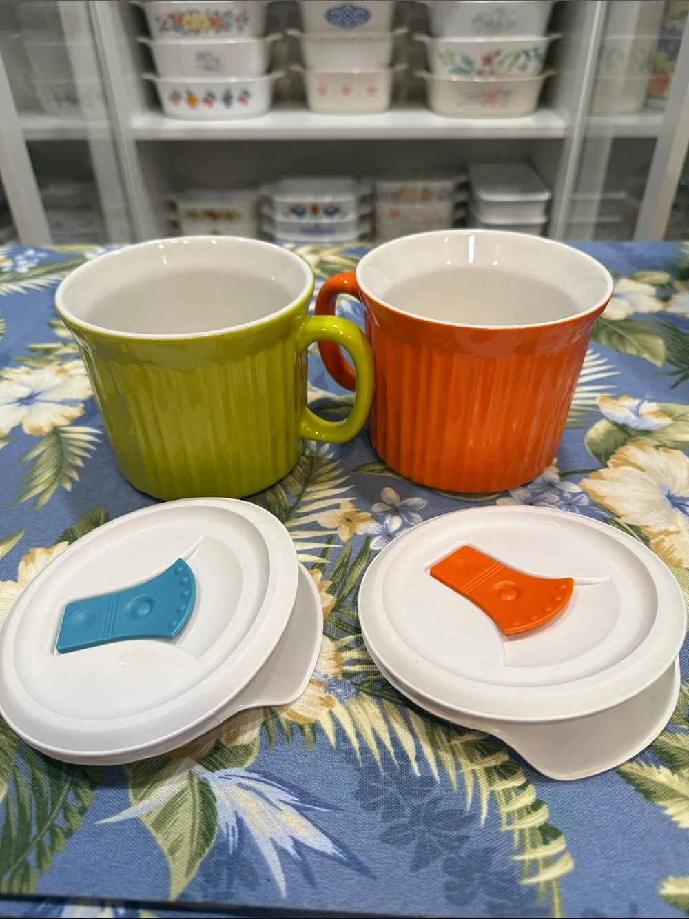 Set of Two Corningware 20 OZ Mugs with Snap Lids Lime Green & Bright Orange